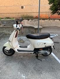 Vespa. ET 4. 150