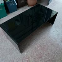 Tavolino in vetro curvo nero