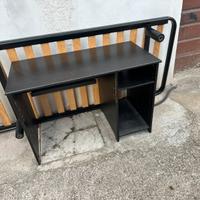 Scrivania, mobile basso tavolinetto e cubo