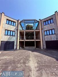 Villa di 1000 m² con più di 5 locali e box auto do