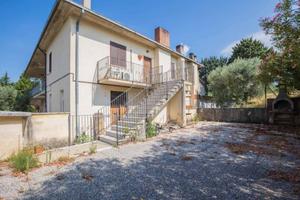 Appartamento di 96 m² con 5 locali a Mompeo