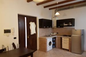 Corso, monolocale ristrutturato e arredato