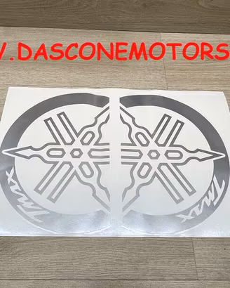 2 adesivi scudo tmax 500 530 560 ARGENTO