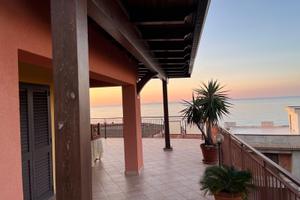 Esclusivo attico vista mare