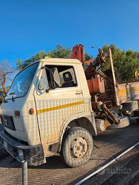 autocarro MAN 9.150 CON GRU FASSI