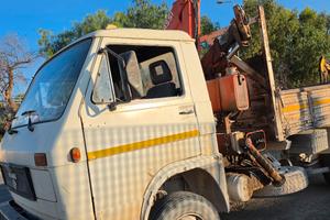 autocarro MAN 9.150 CON GRU FASSI