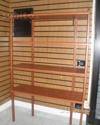 Scaffali in legno