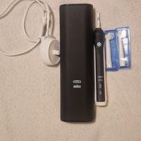 Spazzolino elettrico oral b