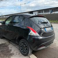 Lancia Ypsilon S - MOMO DESIGN