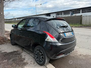 Lancia Ypsilon S - MOMO DESIGN
