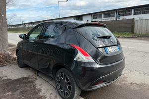 Lancia Ypsilon S - MOMO DESIGN
