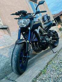 Yamaha mt 09 2015 race blu