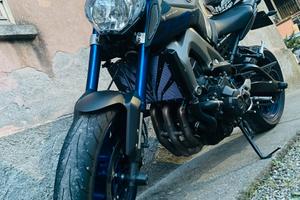 Yamaha mt 09 2015 race blu