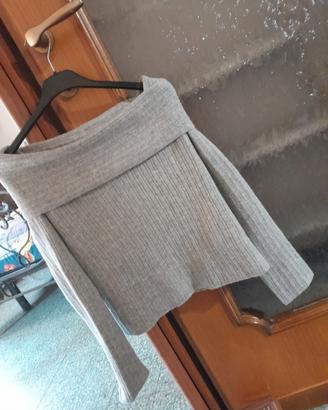 maglia nuova con spalle scoperte o con collo in su