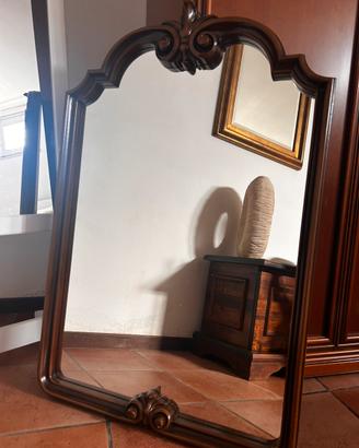 Specchio con cornice in legno