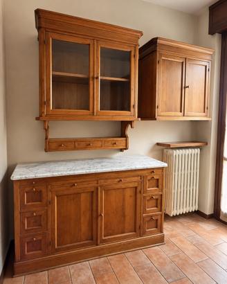 Credenze in legno massello e marmo di Carrara