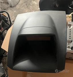 Plastica stereo ford fiesta 2010