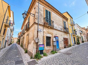 PALAZZO A GIULIANOVA