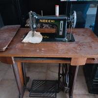 Macchina da cucire Necchi vintage
