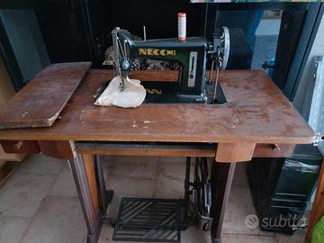 Macchina da cucire Necchi vintage