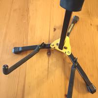 GS402B SUPPORTO PER CHITARRA 

ACUSTICA HERCULES