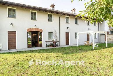 RISTORANTE ARREDATO IN LOMELLINA