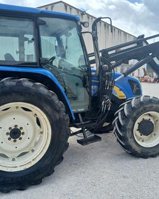 TRATTORE USATO NEW HOLLAND MODELLO 5050 DT