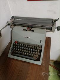 Macchina da scrivere del 1982