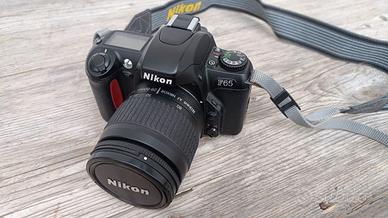 Macchina fotografica Nikon F65 + Vari accessori