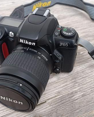 Macchina fotografica Nikon F65 + Vari accessori