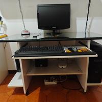 Scrivania per computer fisso 