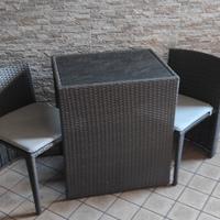 Tavolo e sedie da giardino