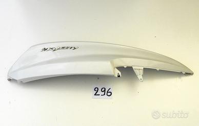 Carena fianchetto later. dx Yamaha YP Majesty 250/