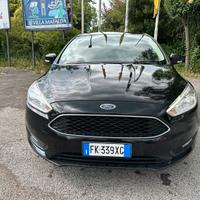 Ford Focus nera GPL benzina 2017 berlina