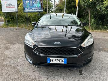 Ford Focus nera GPL benzina 2017 berlina