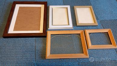 Cornici per foto e dipinti.