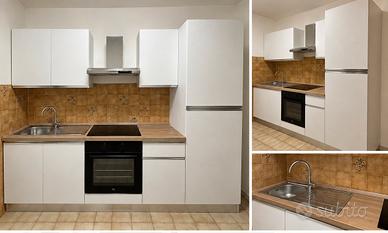 Cucina lineare bianca