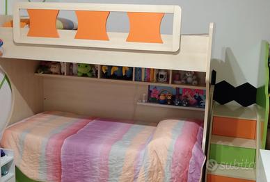 letto a soppalco con tre posti letto e due materas