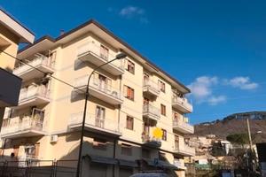 3 vani con posto auto