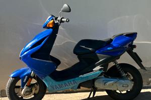 Yamaha Aerox Blu