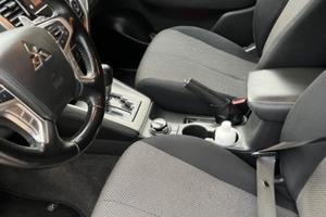MITSUBISHI L200 2.3D con gancio traino