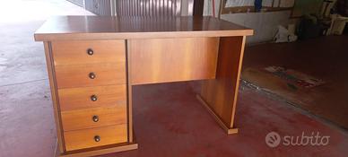Scrivania antica stile Liberty vintage anni '70
