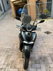 Scooter Honda SH 125i nero lucido