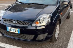 FORD FIESTA 1.6 TDCi – 137.000 km – Gomme nuove –