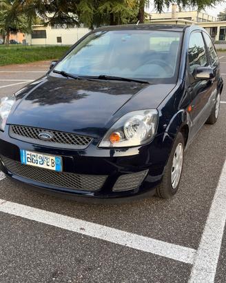 FORD FIESTA 1.6 TDCi – 137.000 km – Gomme nuove –