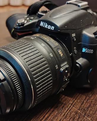 Nikon D5000 + obbiettivi + borsa