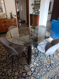 Tavolo moderno più sedie 