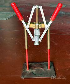 Tappatrice per tappi a corona