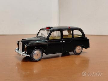 Corgi Toys Austin  no Dinky Politoys Mebetoys 