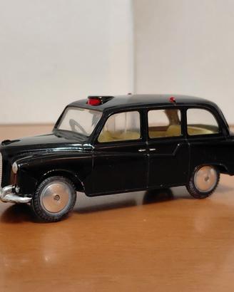 Corgi Toys Austin  no Dinky Politoys Mebetoys 